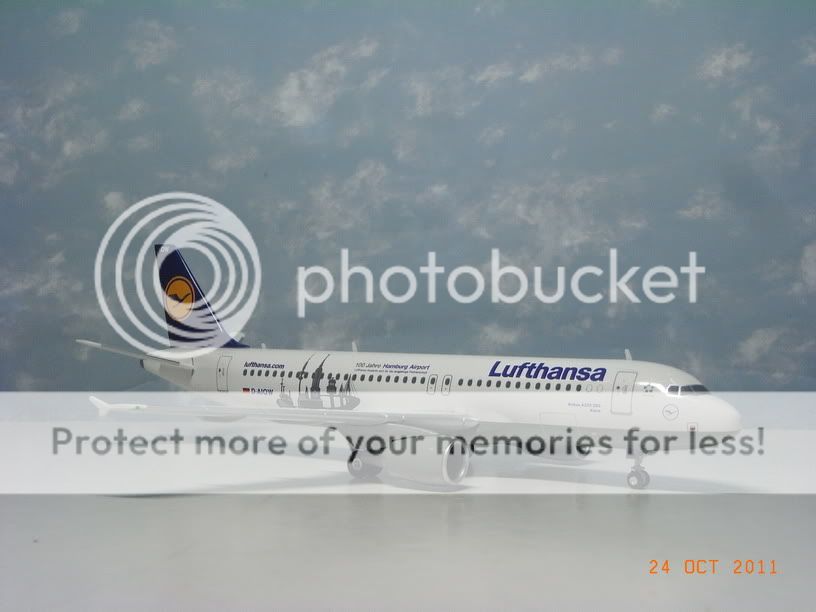 HER554350A320-200LufthansaKleve100YearsAirportHamburgD-AIQW1.jpg